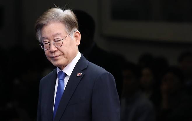 이재명 더불어민주당 대표가 1일 오전 서울 여의도 국회에서 열린 최고위원회의에 참석하고 있다. 뉴시스