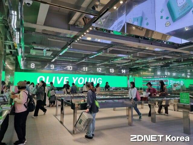 CJ올리브영 명동타운 1층 결제 창구