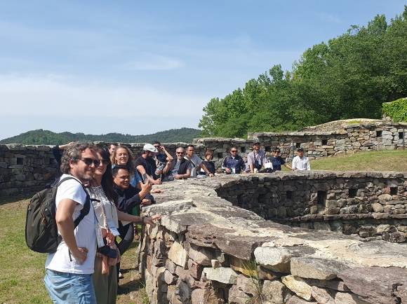 전북 고창군이 ‘2023 세계유산도시 고창 방문의 해’를 기념해 지난 5월 해외고고학자 17명을 초청, 세계유산도시 고창 팸투어를 진행하고 있다. 고창군 제공
