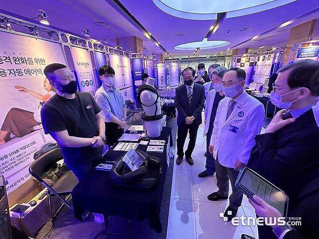 아주대병원이 최근 병원과 기업의 상생 협력을 통해 글로벌 경쟁력 확보를 위한 '한국 스마트 의료기기 상생 포럼 및 병원-기업 페어링 데이'를 개최했다.