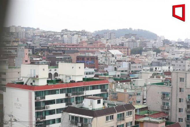 빌라 거래량이 늘고 있는 11일 서울 양천구 한 건물에서 바라본 빌라촌 모습. /문호남 기자 munonam@