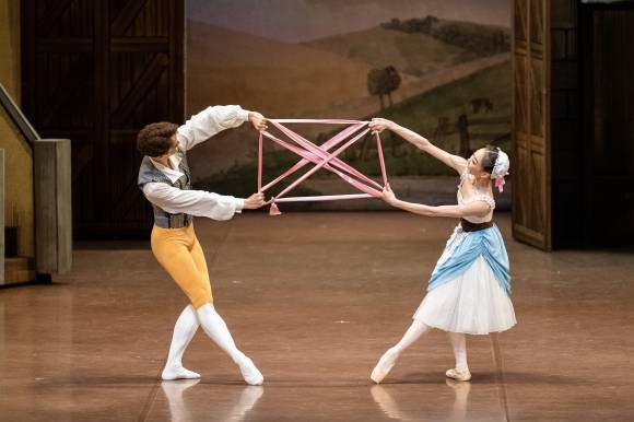 남자 주인공과의 2인무 장면. 국립발레단 제공