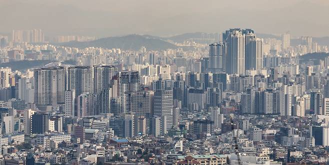 서울 남산에서 바라본 아파트 단지 모습. /뉴스1