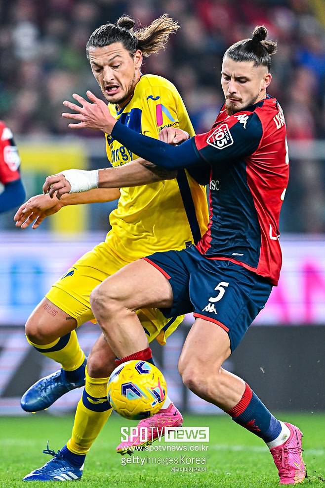 ▲ 191cm의 장신 중앙 수비수인 제노아의 라두 드라구신이 토트넘 홋스퍼 시야에 들었다.