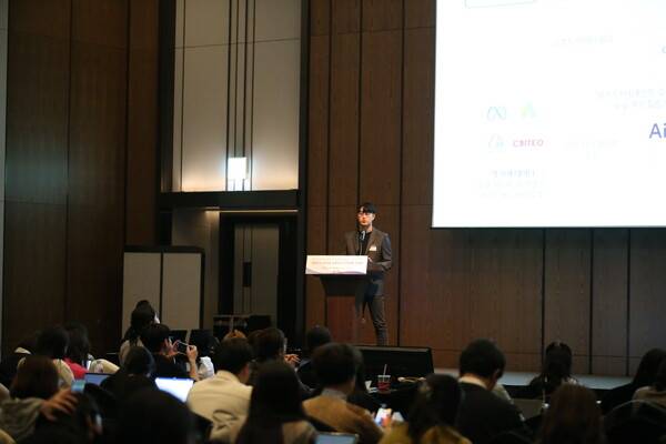 최혁순 AB180 한국 세일즈 그룹장이 23일 블로터 주최로 서울 송파구 잠실롯데호텔에서 열린 '디지털마케팅 앤 테크놀로지 서밋 2024(DMTS 2024)'에서 발표하고 있다. (사진=블로터)