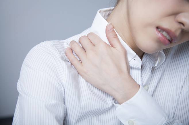단백질은 우리 몸의 주요 에너지원으로, 부족하면 근육 약화, 근육량 감소, 관절 약화를 유발한다./사진=게티이미지뱅크