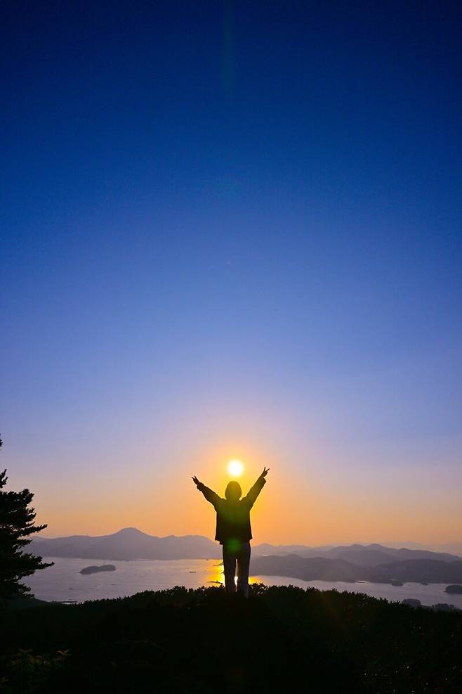 ▲ 거제신문을 찾은 본지 기자는 11월 셋째주 '거제 한 컷' 촬영에 참여했다. 사진=류정남 사진작가.