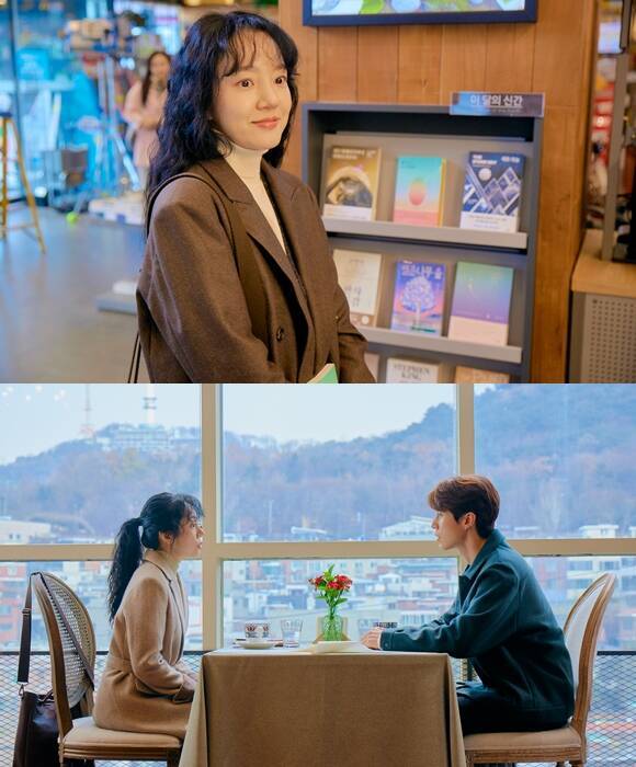 임수정은 책을 사랑하는 탁월한 능력자지만, 일상과 연에에 대한 촉은 꽝인 편집장 현진으로 분해 이동욱과 연기 호흡을 맞췄다. /롯데엔터테인먼트