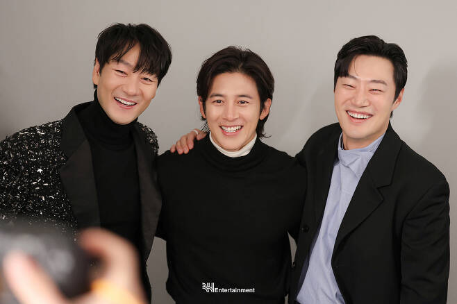 The delightful hope smile of Andreu Buenafuentes actors with UNICEF is attracting attention with the new behind-the-scenes cut.On the 27th, Andreu Buenafuente Tainment has recently unveiled a pictorial cut-behind of 17 actors with Marie Claire and UNICEF through official channels.In the open cut, Park Bo-young and Choo-hyun, Han Ji-min, Han Hyo-joo, and Lee Hee-joonn, Lee Hee-joonn, Lee Byung-hun and Lee Jin-wook, Park Yoo-rim, Park Ji Hu and Chung Chae Yeon, Jung Yoon-jae and Joo Jong-hyuk, A young scene is described.The delightful images of the actors combined with the brilliant visuals that go back and forth between luster and chic seem to naturally show the color of their good influence in and out of the content.Park Bo-young said, I saw my seniors who practiced good influence ahead of me, and I vowed to be such a person. Koh said, As an actor, I hope that my small actions will have a good impact on someone somewhere. I told you how I participated in the campaign.Lee Jin-wook then revealed a good heart that is enough to boast of his mind and his attitude of practicing it, and Park Ji Hu once again realized that true beauty is in good inner and its practice.Jung Woo added, We support all children in the world to grow their dreams and hopes in difficult circumstances.On the other hand, it is said that it is the same as that of the past. It is said that it is the same as that of the past. Choo Ja-hyun, Karata Erica, Han Gain, Han Ji-min, Han Hyo-joo, and Honghwa Yeon.