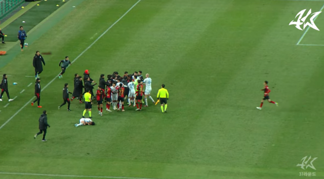 서울-수원 신경전/K리그 중계화면