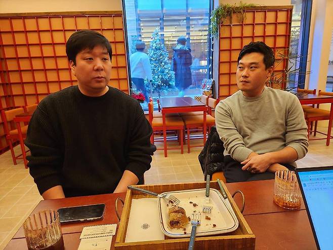 협업 사례를 말하는 민명준 리하베스트 대표(왼쪽)와 문동진 더브레드블루 대표 / 출처=IT동아