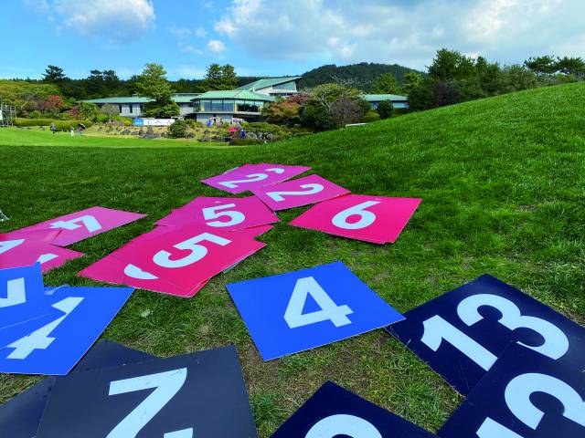 바닥에 숫자판을 미리 깔아 놓는 건 재빨리 숫자를 찾기 위해서다.