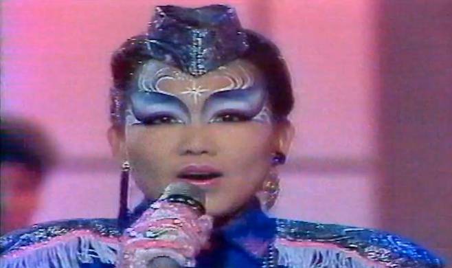 ‘팝페라’장르의 창시자로 ‘키메라 화장’으로 더욱 친숙하다. 1980년대 유럽에서 활동한 대한민국의 팝페라 가수 키메라 씨(본명:김홍희).