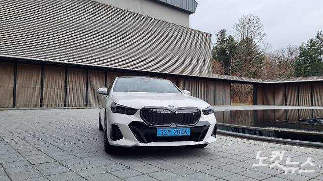 BMW 5시리즈 첫 순수 전기차 뉴 i5. 윤준호 기자