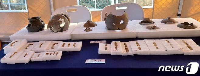 보은 대야리 고분군 중 3호분에서 출토된 유물. (보은군 제공) /뉴스1