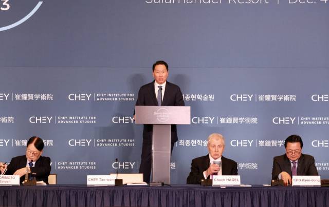 최태원 SK 회장이 4일(현지 시간) 미국 워싱턴DC 인근 샐러맨드리조트에서 최종현학술원 주최로 열린 ‘제3회 트랜스퍼시픽 다이얼로그’ 포럼에서 발표하고 있다./워싱턴 특파원 공동취재단