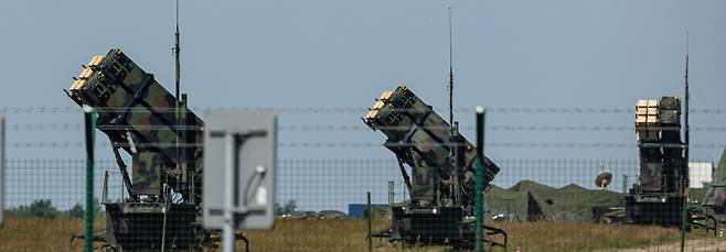 우크라이나 국경에서 60여Km 떨어진 폴란드 동남부 지역인 제슈프-야시온카 공항에 북대서양조약기구(나토ㆍNATO) 전력 중 하나인 미군의 대공미사일 패트리엇 PAC-3, PAC-2 미사일이 배치돼 있다./연합뉴스