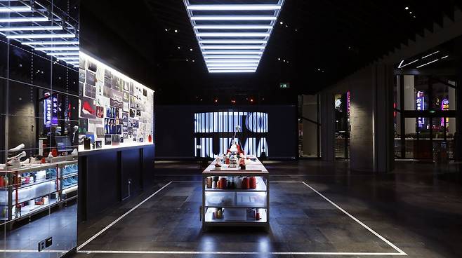 중국 상하이 '나이키 하우스 오브 이노베이션' 매장 내부. /어셉트앤드프로시드