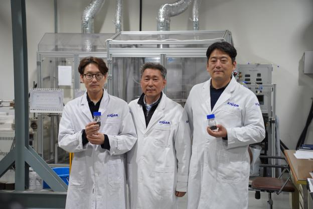 기술 개발 연구진. 사진 왼쪽부터 최지혁 박사, 김병수 박사, 유정현 박사.