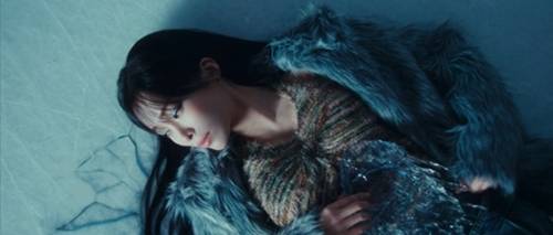 헤이즈의 마음이 무너졌다. 사진 = ‘입술’ 뮤직비디오 캡처