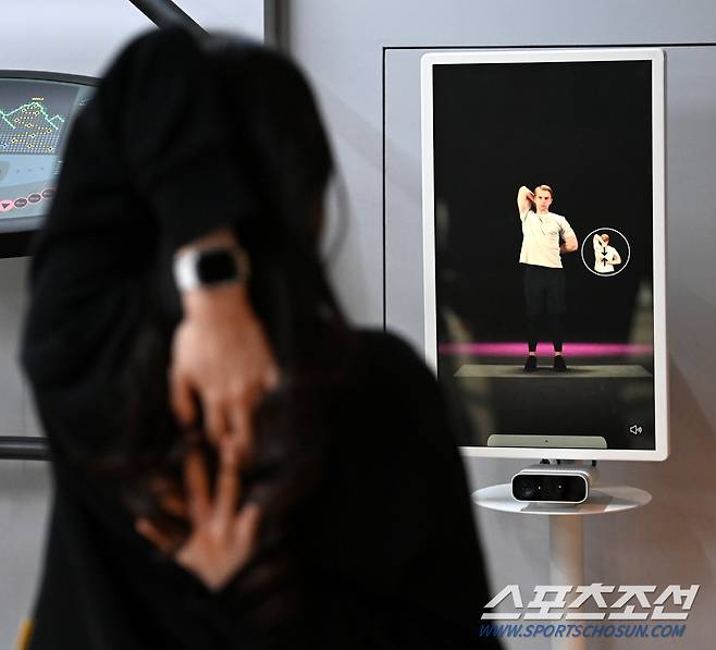 29일 서울 송파구 문정고등학교 이은경 교사와 학생들이 디지털 기반 스마트 건강관리 교실에서 수업을 하고 있다. 허상욱 기자wook@sportschosun.com/2023.11.29/