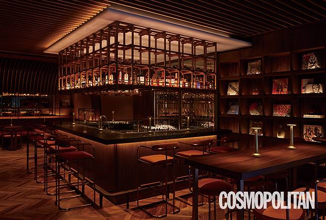 시그너처 칵테일을 즐길 수 있는 소셜 바, 덴 교토.