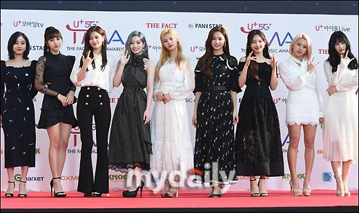 '마의 7년'을 넘고 전원 재계약 소식을 전한 세계적인 아이돌 스타 트와이스(TWICE) 지효, 미나, 정연, 다현, 사나, 쯔위, 나연, 채영, 모모/마이데일리 사진 DB