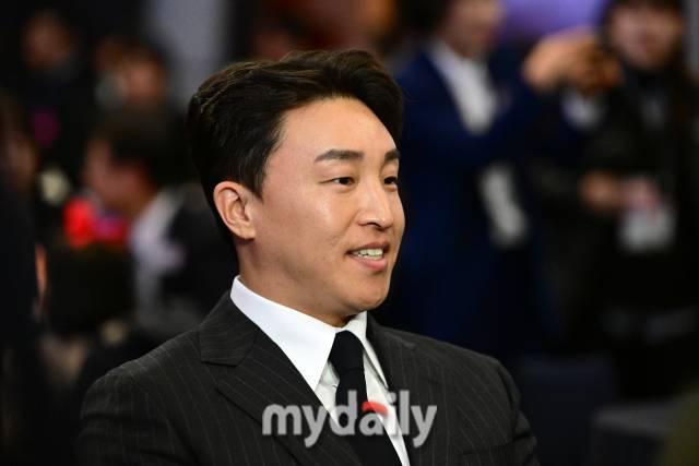 2023년 11월 27일 서울 중구 소공동 웨스틴조선호텔에서 '2023 신한은행 SOL KBO 시상식'이 열렸다. NC 손아섭이 시상식 전 미소짓고 있다./마이데일리