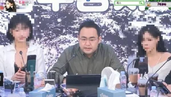 BJ 커맨더지코(가운데)가 엑셀 방송을 진행하는 모습. 아프리카TV 영상 캡처