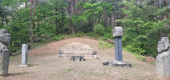 조선시대 선비의 절개를 보여준 최수성 묘소. 정승을 모함했다는 혐의로 35세 젊은 나이에 처형됐다.