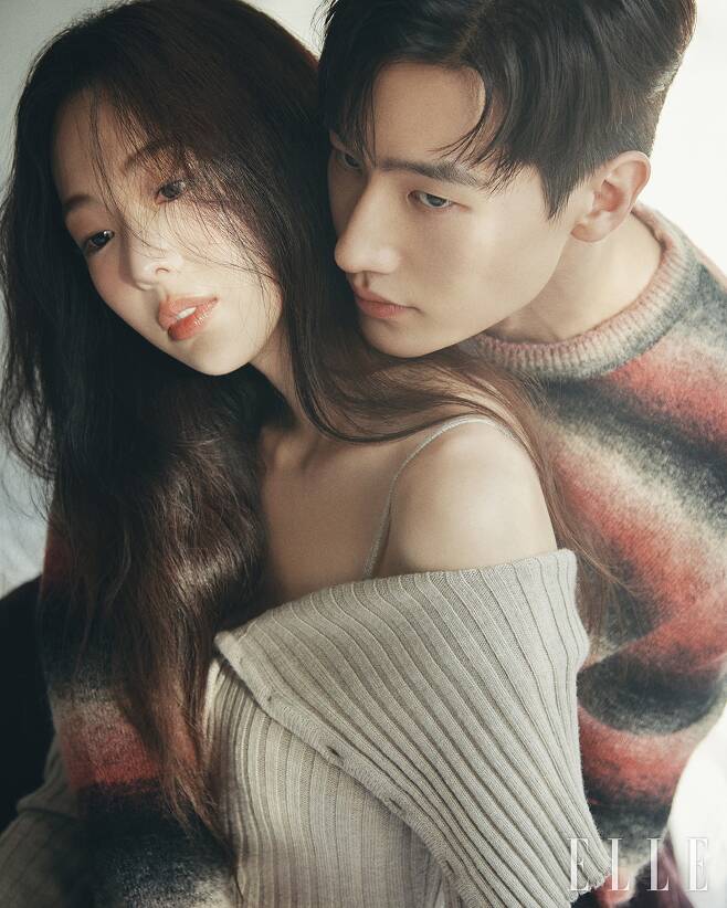 Actor Keum Sae-rok and Noh Sang-hyun took pictures together.Fashion magazine Elle released pictures of Keum Sae-rok and Noh Sang-hyun on the 19th.The two men captured the chemistry of Walt Disney Pictures + Original Series Frozen (Original Motion Picture Soundtrack) # 2 in a pictorial cut with the concept of an old lover in one space.Keum Sae-rok of Hyunseo Station, who faced his ex-girlfriend as a teacher of Piano in an interview after shooting, was the first to perform romance acting in the form of exchanging love.In his previous work, Understanding of Love, he was close to foreign affairs, but there was a problem that he wanted to match the breath of emotion well. Noh Sang-hyun, who has been breathing together, is an actor who tries to fill the trivial things delicately.Thanks to that, I was able to create a richer scene.He has proven his presence from Kyungsung School: Missing Girls to The Passionate Priest, Youth in May and Understanding of Love.I want to be good at what I like. I always want to be better tomorrow.Noh Sang-hyun also said that Keum Sae-rok, who has a deep emotional line, was able to immerse himself more easily.He played Suho, a former lover and a successful businessman. He is Isaac of Pachinko, Lee Sang-wook of Surviving as an entertainer manager, and Lee Moon-sung of Curtain Call.Suho is a person who reveals emotions as they are. I liked pure Suho who does not count.He changed his career from business administration to acting, and he went to the army at the age of twenty-nine, and it was a difficult time in many ways.The future was blurred, and there was nothing to accomplish, but in retrospect, I would like to express myself at the time when I was trying to empty my head and think positively and not give up my dreams.Frozen (Original Motion Picture Soundtrack) # 2 released on Walt Disney Pictures + on June 6 is about to end this week with a romance that will happen when Piano tutor Seo Seo stays in a house with a younger man who has regained his dream with his ex-lover.Keum Sae-rok and Noh Sang-hyuns pictures and interviews can be found in the January issue of Elle and the Elle website.Photo by Elle