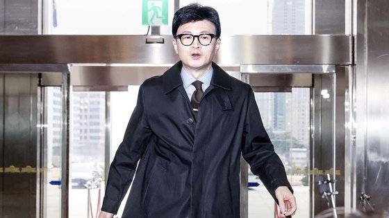 국민의힘 비대위원장으로 거론되는 한동훈 법무부 장관이 19일 오후 국회 법사위 출석을 위해 국회에 도착하고 있다. 김성룡 기자