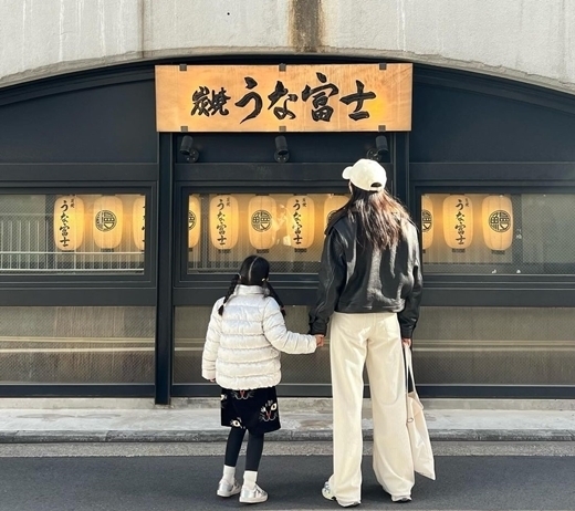 Actor Jo Yoon-hee, 41, has revealed her routine with daughter Roar, six.Jo Yoon-hee recently shared a photo with her daughter, Roar, to fans without any comment.It is a picture of Jo Yoon-hee holding a Roar Lamb of God hand holding a model, Back View. When it is reflected in the background of the photo, the two seem to have found Japan together.Also, a picture of Jo Yoon-hee standing with a book in a place that looks like a library catches the eye.Jo Yoon-hee, Roar Model, and Back View, where mother and daughter stop in front of a picture and look at it, feel calm and relaxed.Styling in black and white, Jo Yoon-hee and daughter Roar Lamb of God cute fashion also bring smiles.Jo Yoon-hee married actor Lee Dong-gun (real name Lee Dong-gun and 43) and got a daughter Roar in 2017, and divorced Lee Dong-gun in 2020 after three years of marriage.Since then, Jo Yoon-hee has been supporting many people by broadcasting her daily life with her daughter Roar.Lee Dong-gun recently appeared on SBSs My Ugly Baby. Earlier this month, Lee Dong-gun met with his daughter Roar.On the other hand, Jo Yoon-hee recently met with viewers of the house theater through SBS Drama Escape of Seven People.