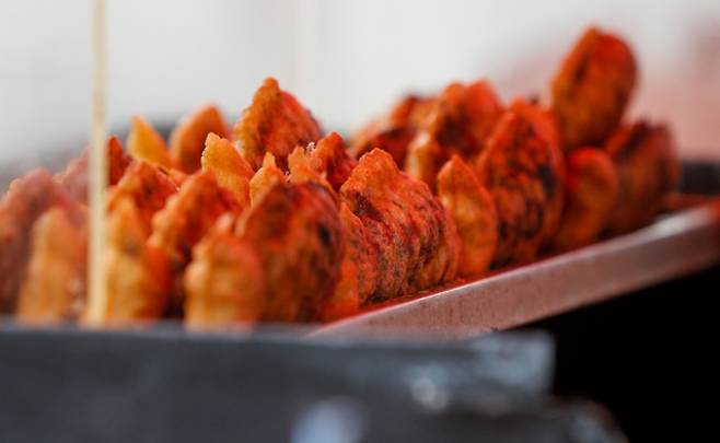 '팥붕'인지 '슈붕'인지, 머리부턴지 꼬리부턴지… 붕어빵이 일종의 문화 현상으로 자리 잡았다. /사진=뉴스1