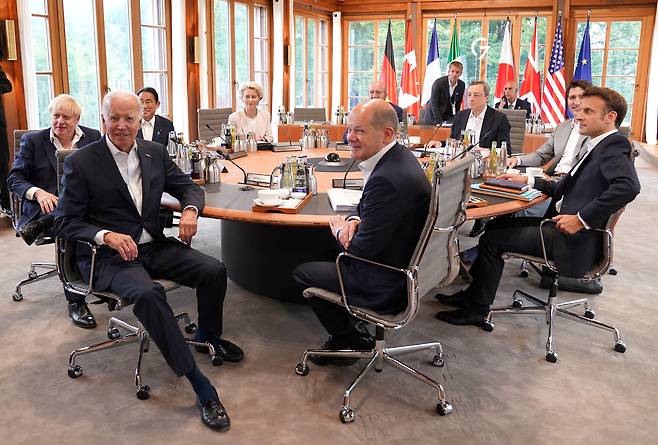 28일 독일에서 열린 G7 정상회담에 모인 G7 정상들./로이터 뉴스1