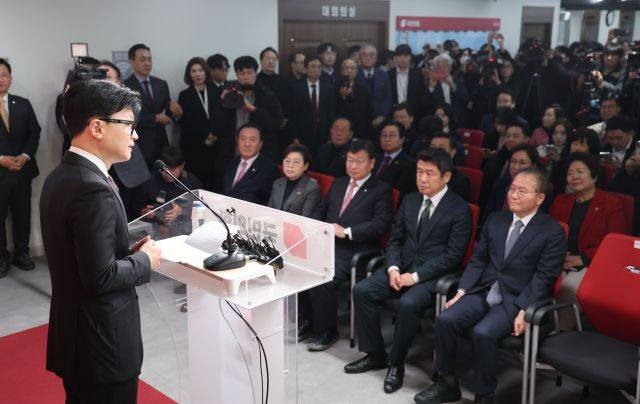 한동훈 국민의힘 비상대책위원장이 26일 서울 여의도 당사에서 취임한 뒤 수락 연설을 하고 있다. 연합뉴스