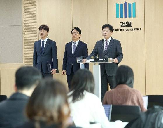 김수민 보이스피싱 범죄 정부합동수사단장이 27일 오전 서울동부지방검찰청에서 중국 거점 보이스피싱 조직 수사 결과 관련 언론브리핑을 하고 있다. 연합뉴스