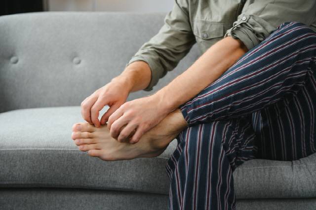 겨울에도 무좀은 흔하게 발생한다. 증상에 따라 적절한 약을 선택하면 더욱 효과적으로 무좀 치료를 할 수 있다./게티이미지뱅크