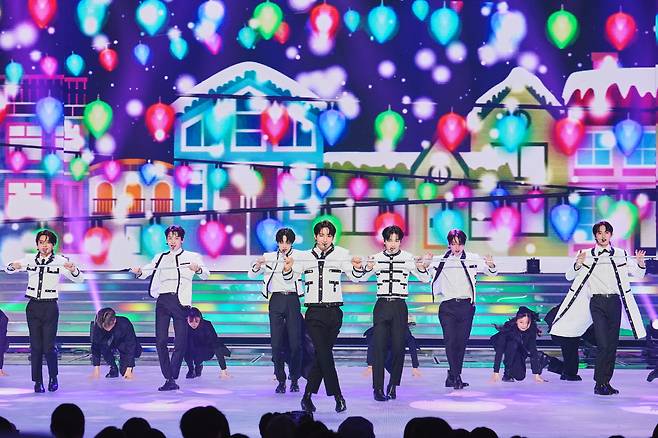 ATBO가 MBC '2023 가요대제전'에서 무대를 펼치고 있다. 사진 제공=MBC