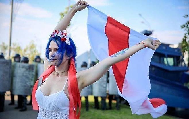 벨라루스 여성들이 벌이는 시위./트위터