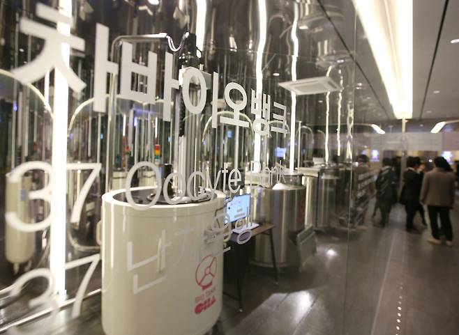 냉동 난자가 보관된 영하 196℃의 질소 탱크.ⓒ연합뉴스