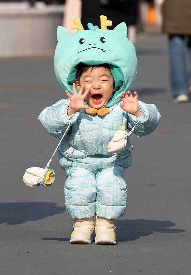 조아용 캐릭터 모자를 쓰고 즐거워 하는 어린이 모습. ⓒ에버랜드