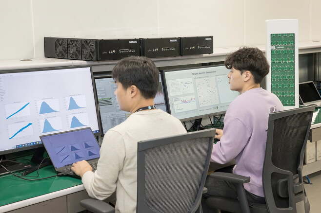 서울 우면동 삼성리서치에서 삼성전자 차세대통신연구센터 연구원들이 6세대(6G) 기술 개발에 몰두하고 있다. 삼성전자 제공
