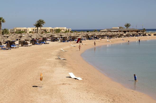 남녀노소 휴양하기에 좋은 홍해 비치.해변을 걸어도 좋고 물에 들어가도 좋다