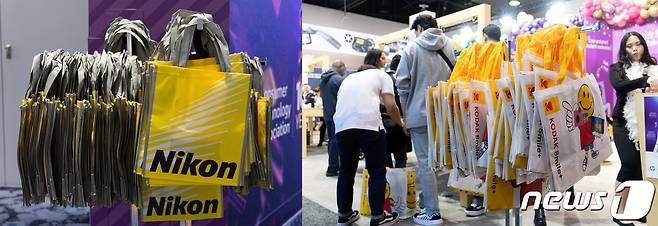 니콘과 코닥의 타포린백이 진열된 모습. 2024.1.11 / 뉴스1 ⓒ News1 이재명 기자