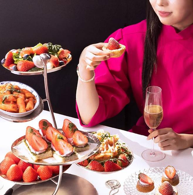 딸기 먹고 갈래