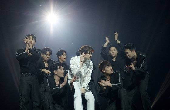 가수 겸 배우 이준호는 약 5년만의 국내 솔로 콘서트 '다시 만나는 날'을 찾은 관객들의 함성에 "소름이 돋았다"며 감동했다. 사진 JYP엔터테인먼트