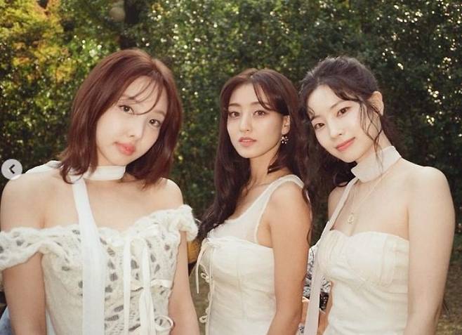 사진=왼쪽부터 나연, 지효, 다현/나연 소셜미디어 캡처