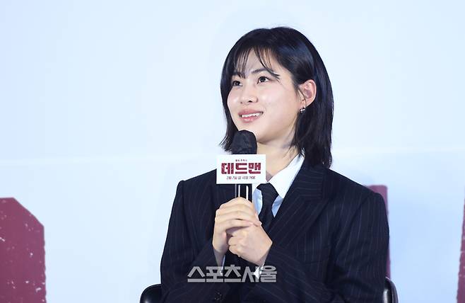이수경이 19일 서울 메가박스 성수에서 열린 영화 ‘데드맨’ 제작보고회에서 답변을 하고 있다. ‘데드맨’은 이름값으로 돈을 버는, 일명 바지사장계의 에이스 이만재(조진웅 분)가 1000억 횡령 누명을 쓰고 죽은 사람으로 살아가게 된 후 진범을 찾기 위해 나서는 이야기를 담은 영화로 다음 달 7일 개봉 예정이다.2024. 1. 19.최승섭기자 thunder@sportsseoul.com