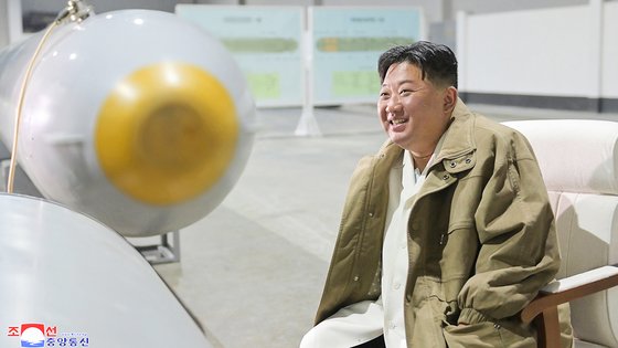 지난해 3월 북한은 김정은 국무위원장이 참관한 가운데 핵무인수중공격정(핵어뢰) 해일의 수중폭발 시험과 전략순항미사일 핵탄두 모의 공중폭발시험을 각각 진행했다고 주장했다. 연합뉴스